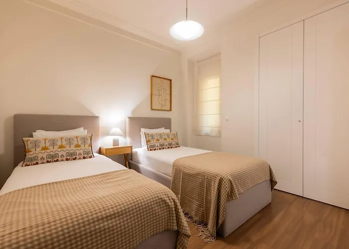 187 - Urban Hideaway - Sunny &