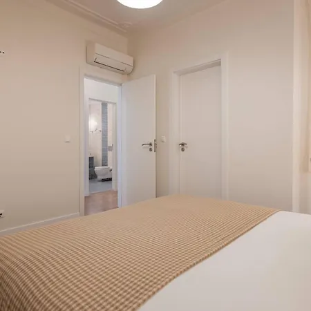 187 - Urban Hideaway - Sunny &