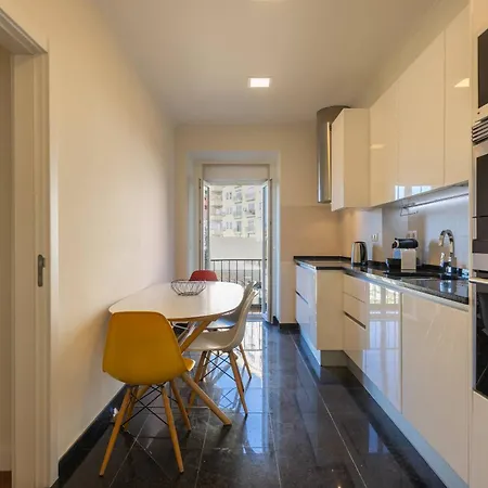 187 - Urban Hideaway - Sunny & *