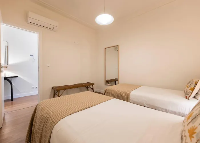 187 - Urban Hideaway - Sunny & *