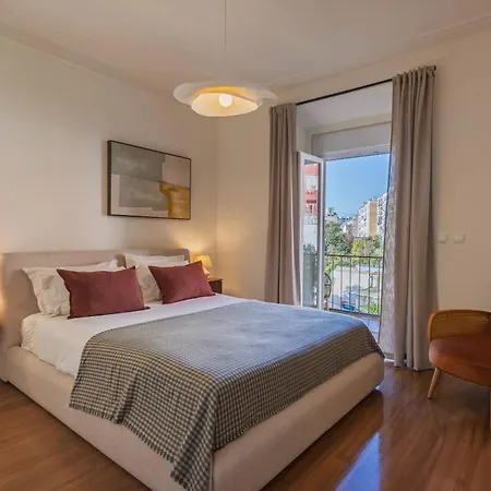 187 - Urban Hideaway - Sunny & Lisbon